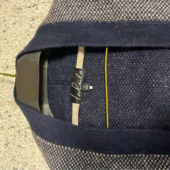 Talula Aritzia oversized baggy boyfriend cardigan size S excellent cond. - Picture 12 of 13